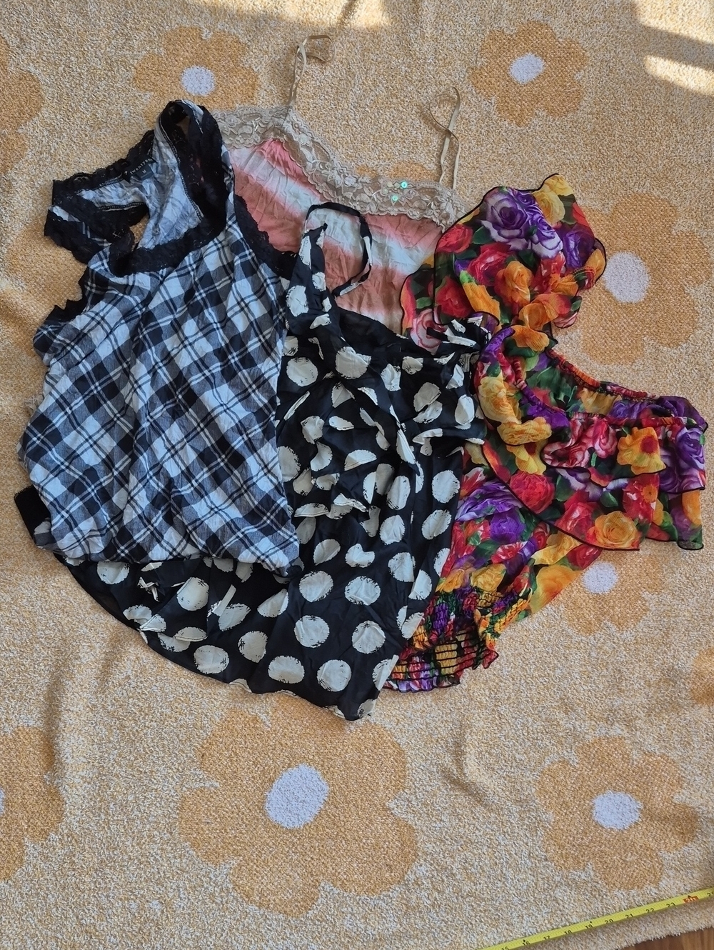 🌟Bundle Of Four (4) Tops ! Excellent Deal🌟